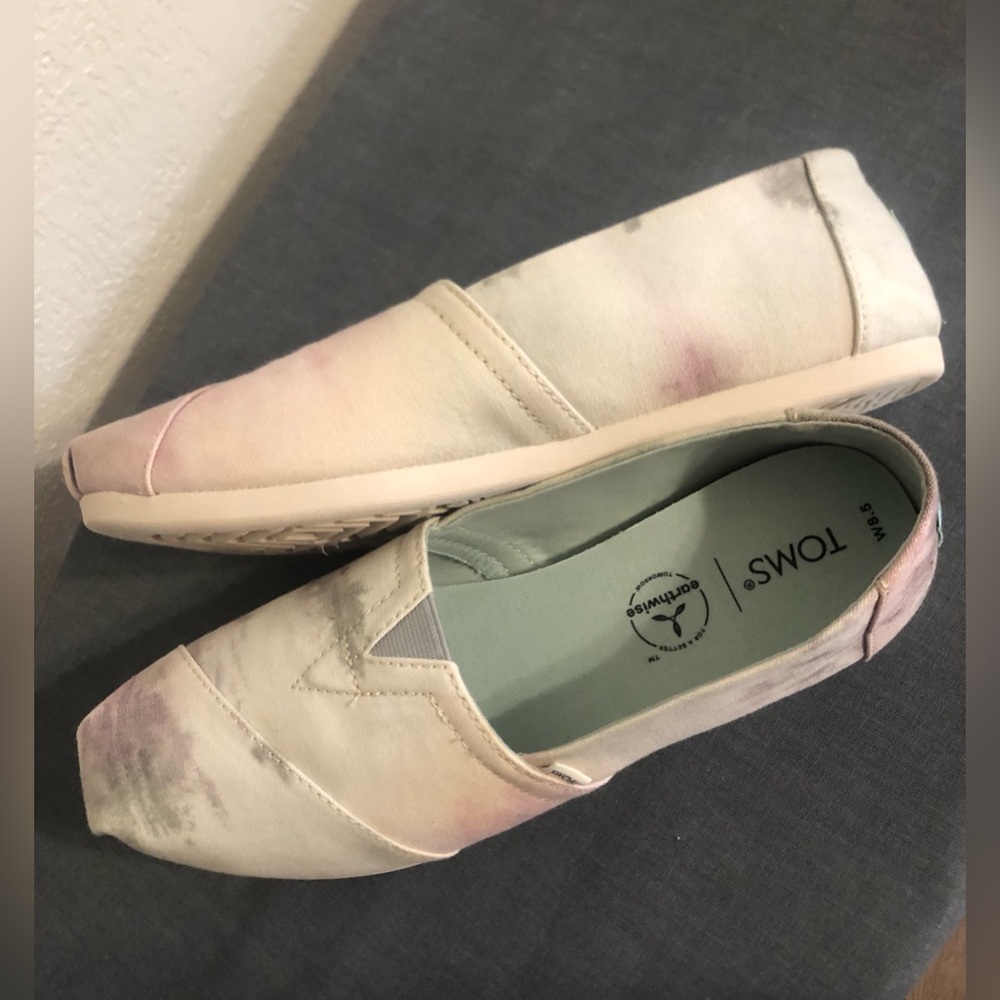 TOMS Tie Dye Pink Gray Slip-on EUC Alpargata comfort Better as Narrow 8.5 or 8 - Picture 3 of 8